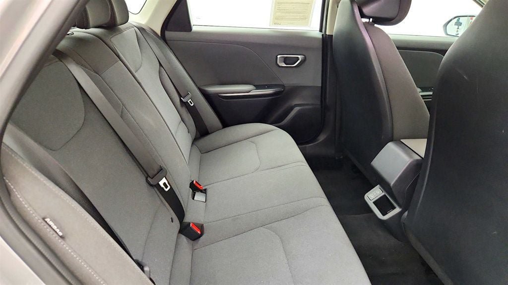 Used 2025 Kia K4 FWD image 20