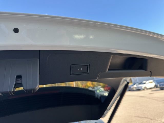 New 2026 Volkswagen Atlas Cross Sport SEL Premium R-Line image 9