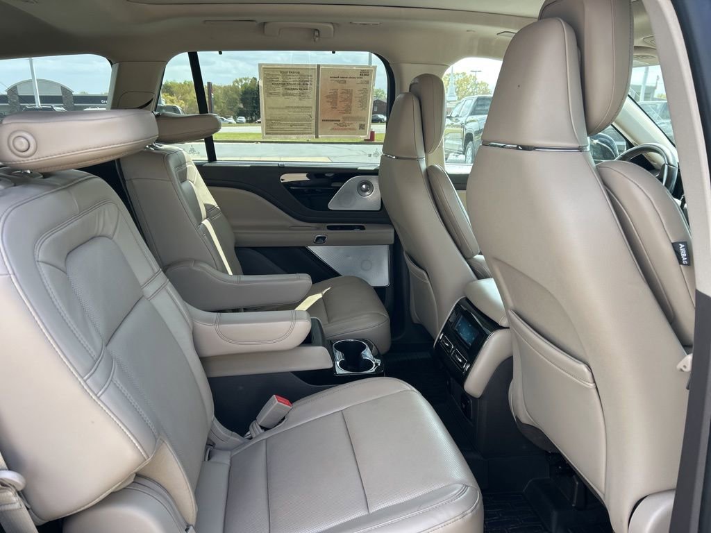 Used 2020 Lincoln Aviator Reserve w/ Equipment Group 202A image 24