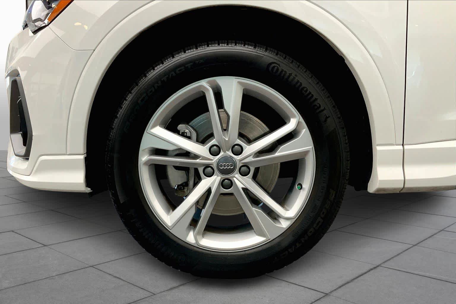 Used 2020 Audi Q3 2.0T Premium w/ Convenience Package AWD/4WD image 11
