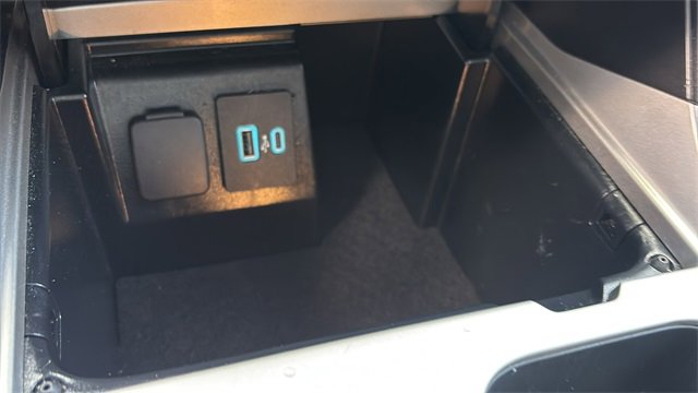 Used 2024 Ford Explorer XLT w/ Equipment Group 202A image 20