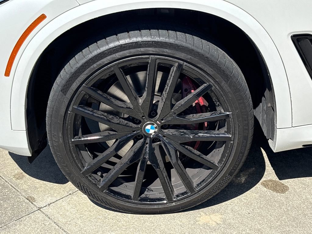 Used 2022 BMW X5 M50i image 12