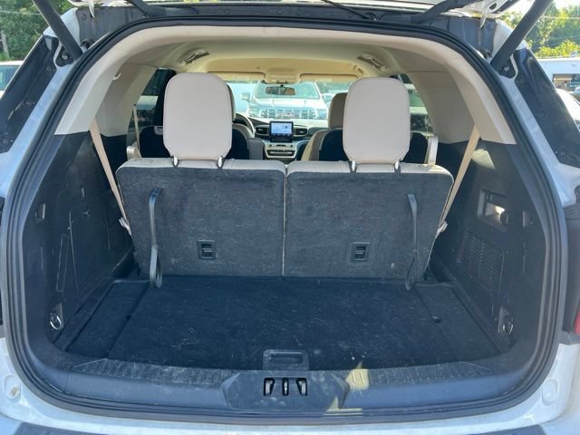 Used 2021 Ford Explorer XLT w/ Equipment Group 202A AWD/4WD image 15