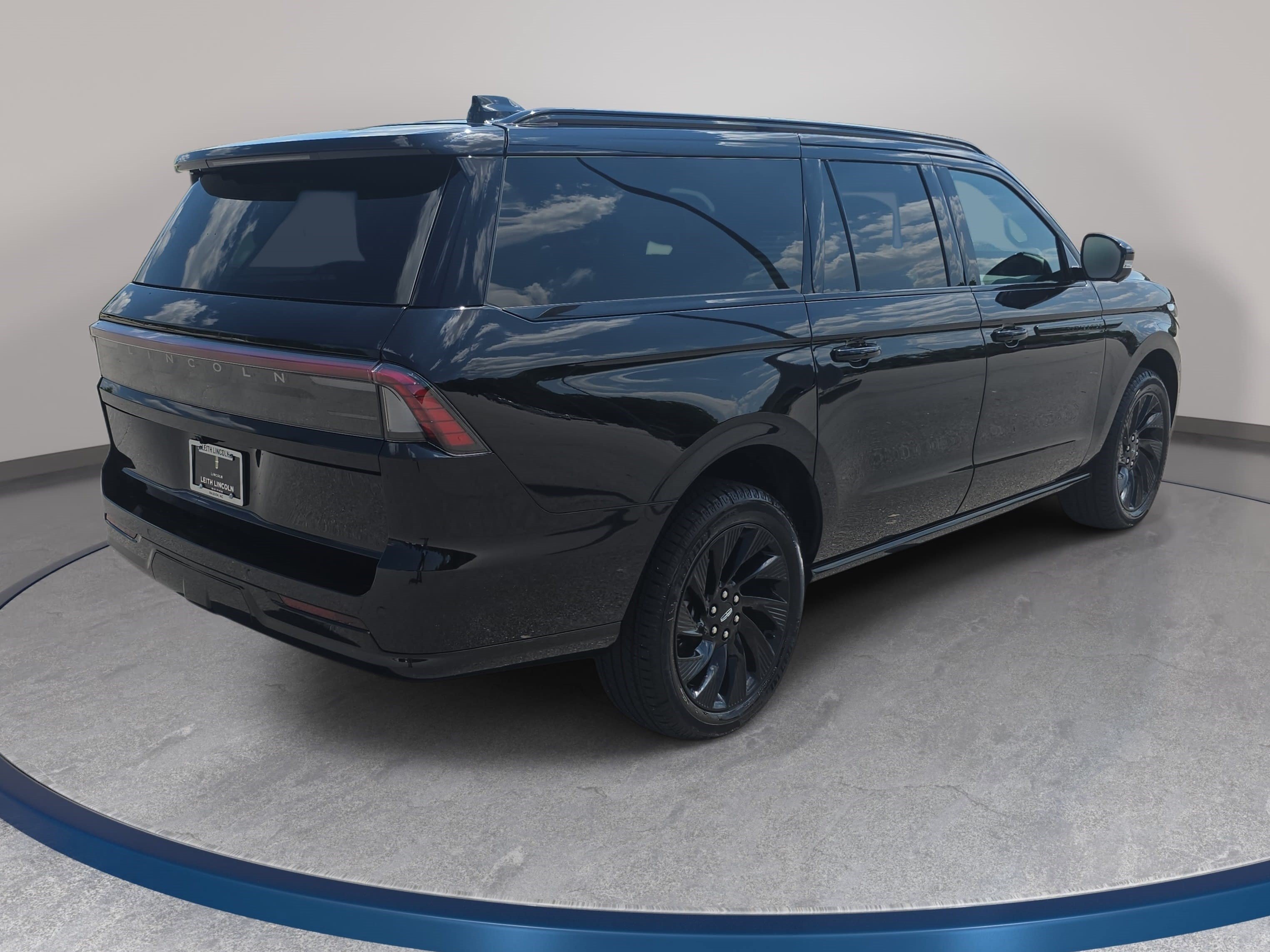 New 2026 Lincoln Navigator L Reserve w/ Jet Appearance Package AWD/4WD image 5