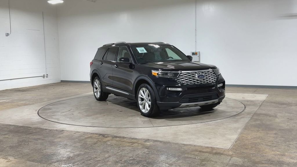 Used 2022 Ford Explorer Platinum w/ Equipment Group 601A AWD/4WD image 3