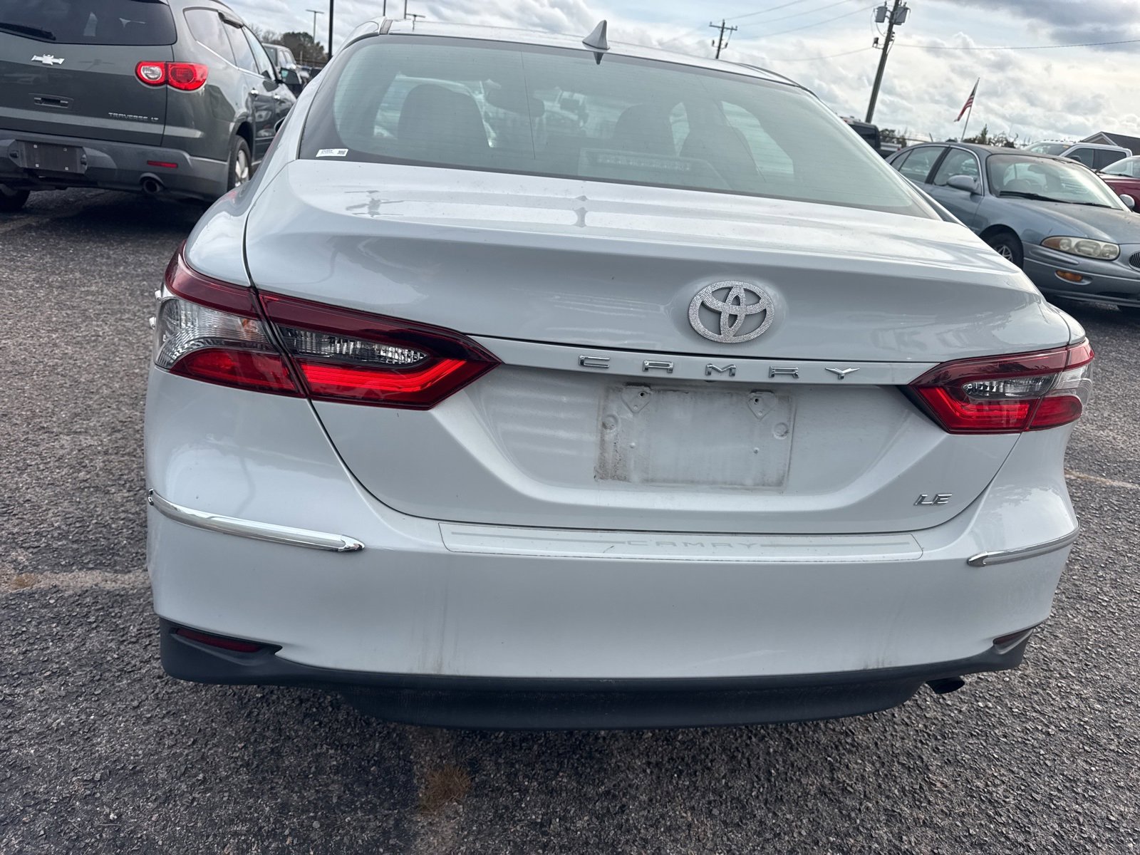 Used 2022 Toyota Camry LE image 6