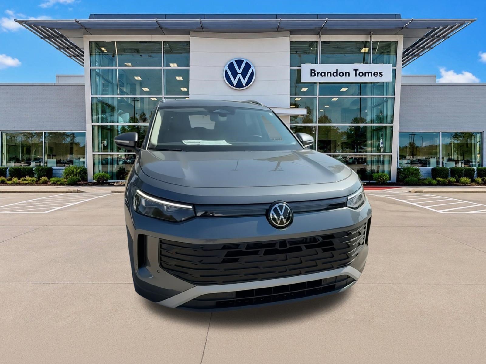 New 2026 Volkswagen Tiguan SE FWD image 2