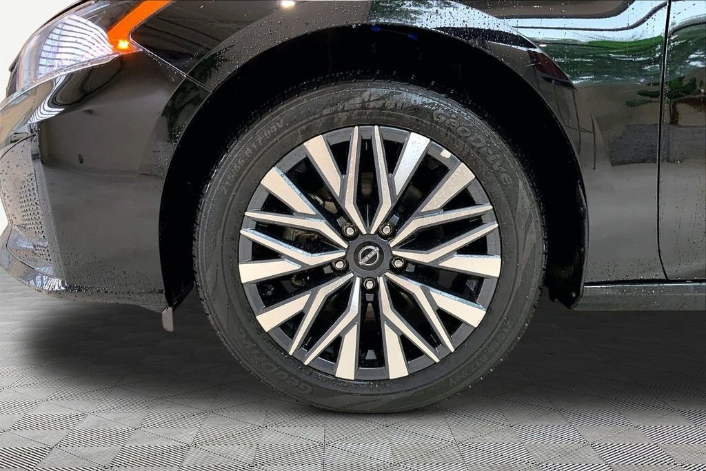 Used 2025 Nissan Altima 2.5 SV AWD/4WD image 21