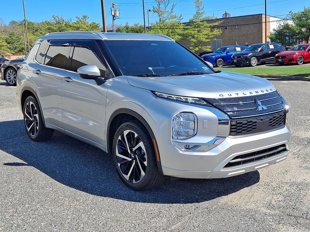 Used 2023 Mitsubishi Outlander SEL AWD/4WD image 3