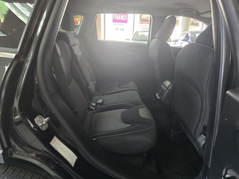 Used 2014 Jeep Cherokee Latitude AWD/4WD image 16
