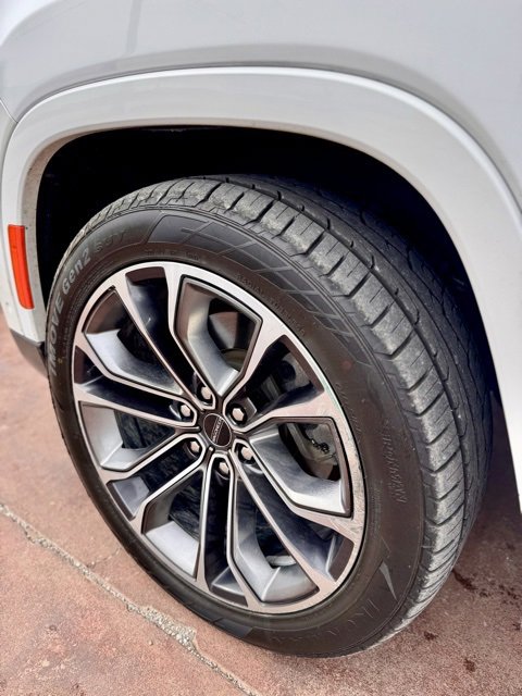 Used 2022 Jeep Grand Wagoneer Series III w/ Rear Seat Video Group 1 image 24