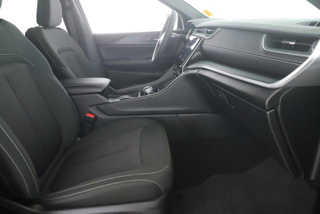 Used 2024 Jeep Grand Cherokee Laredo image 28