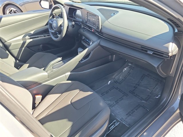 Used 2025 Hyundai Elantra Sport image 16