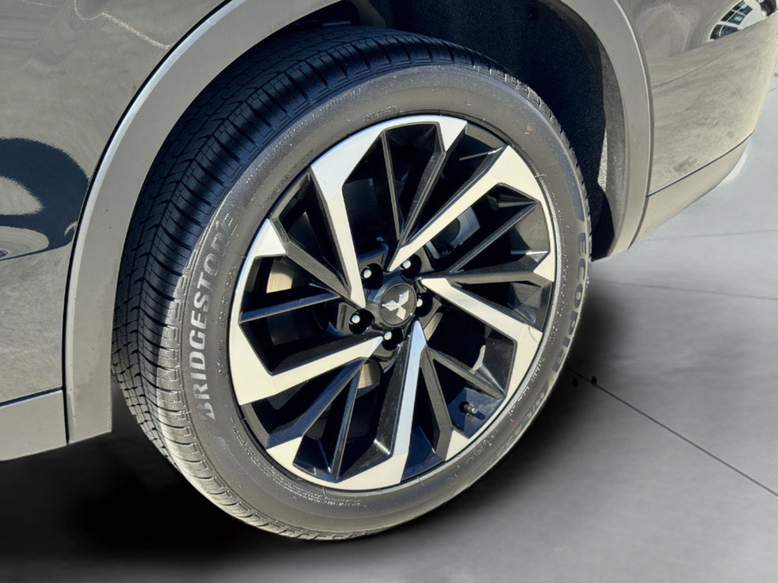 Used 2024 Mitsubishi Outlander SE image 12