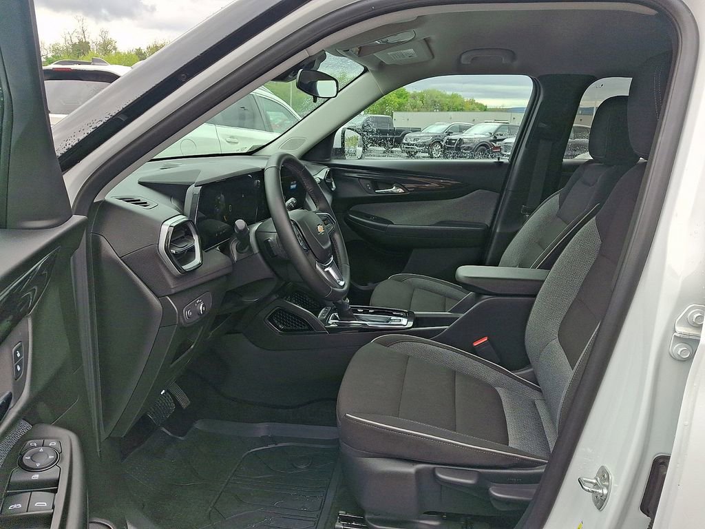 Used 2024 Chevrolet TrailBlazer LT w/ LT Cold Weather Package AWD/4WD image 13