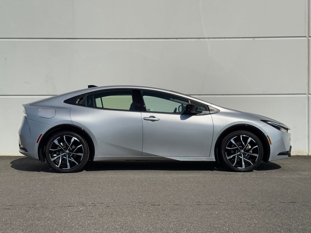 Used 2024 Toyota Prius Prime Premium w/ Advanced Technology Package FWD image 8