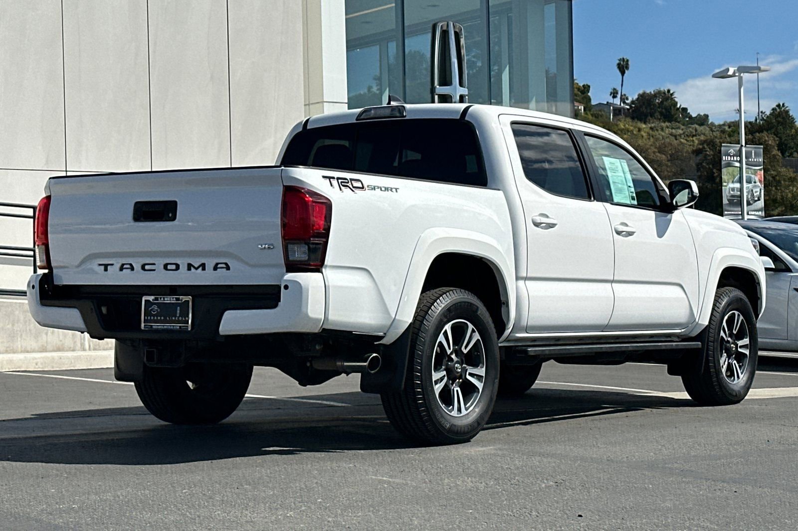 Used 2018 Toyota Tacoma TRD Sport w/ Technology Package image 3