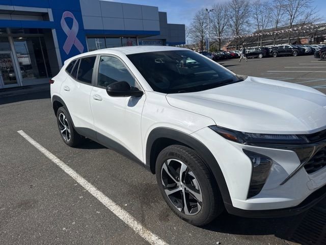 Certified 2024 Chevrolet Trax RS image 2