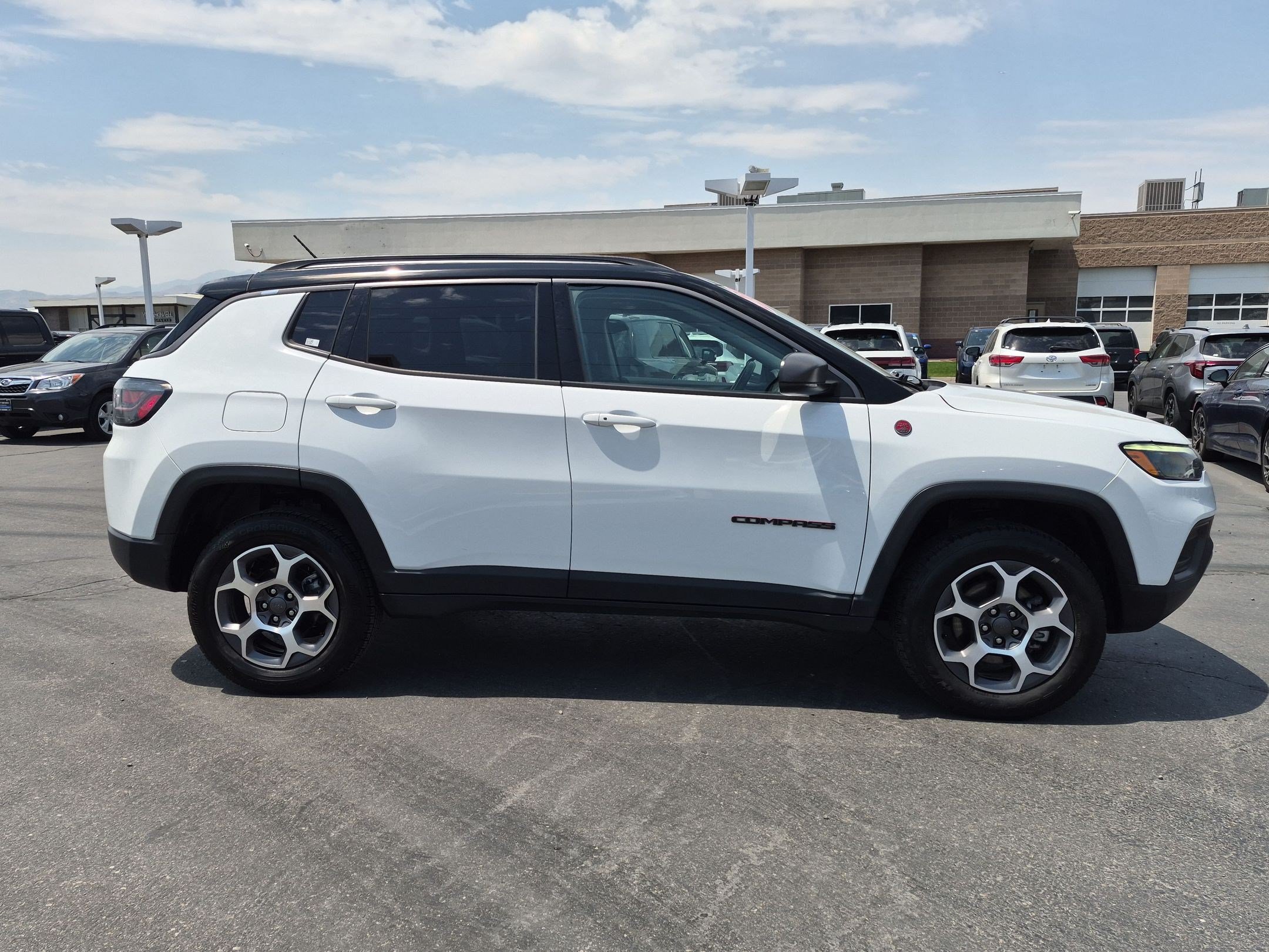 Used 2022 Jeep Compass Trailhawk w/ Trailhawk Elite Group AWD/4WD image 7