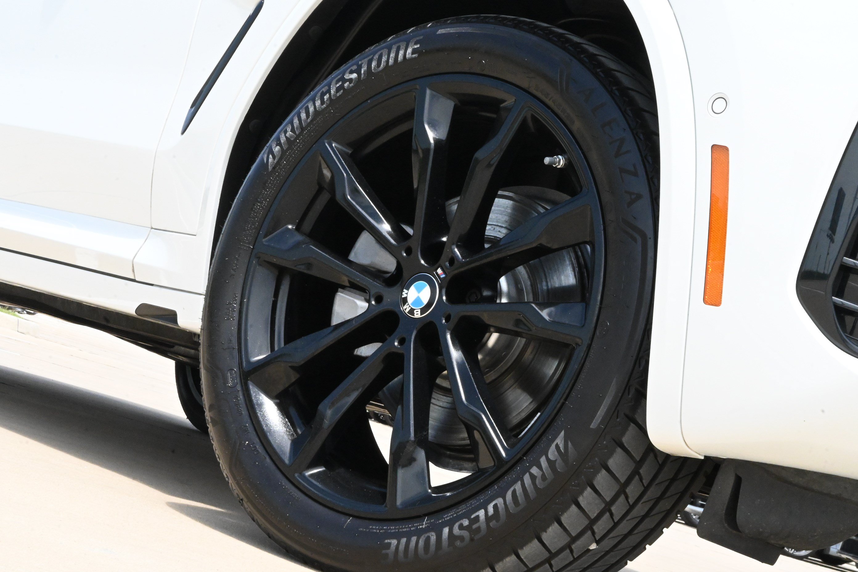 Certified 2025 BMW X4 xDrive30i w/ Premium Package AWD/4WD image 11
