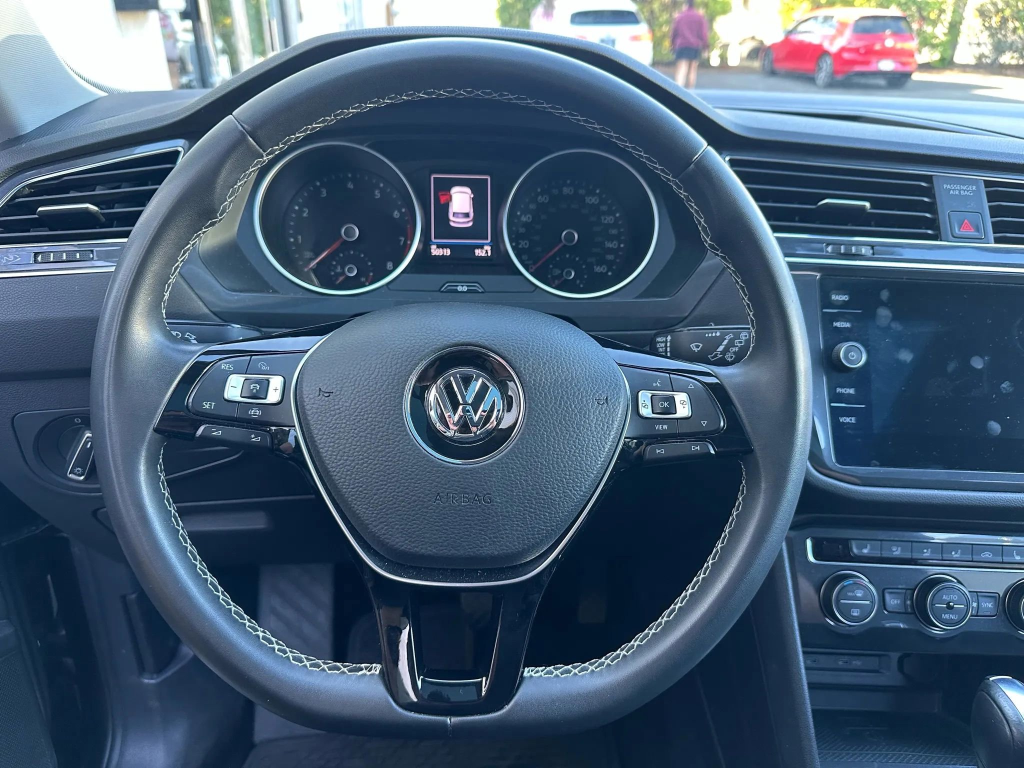 Used 2021 Volkswagen Tiguan SE w/ Panoramic Sunroof Package image 14
