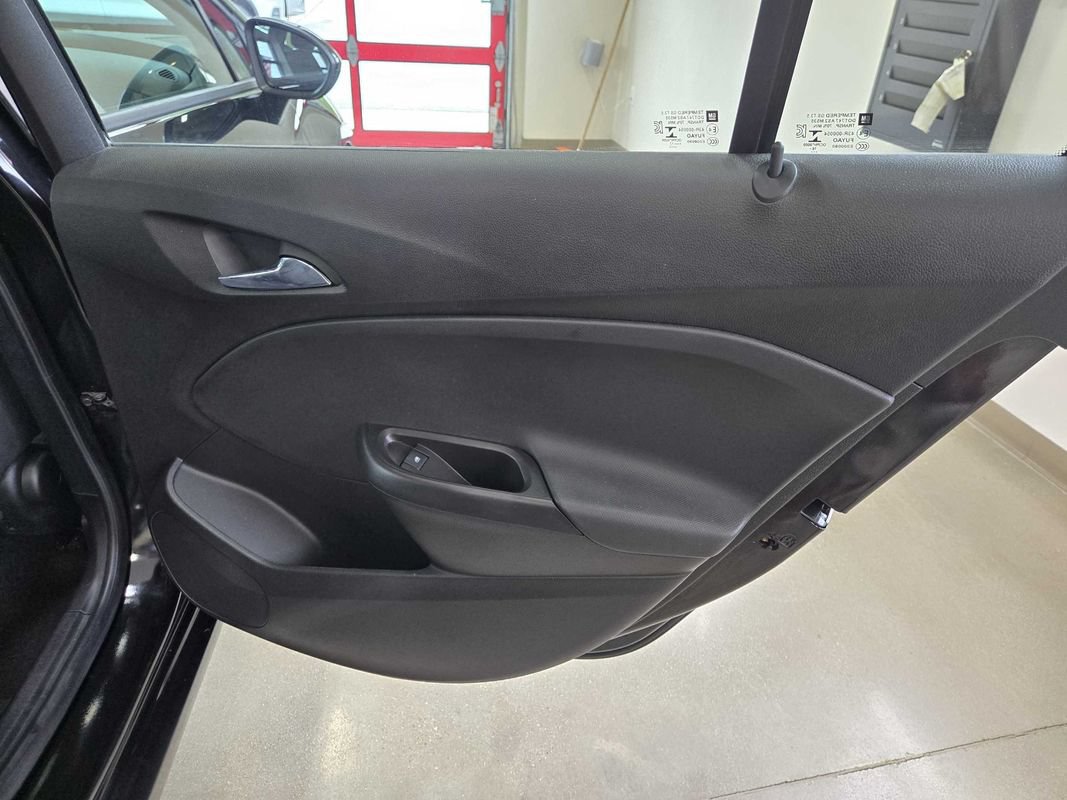 Used 2017 Chevrolet Cruze LS FWD image 21