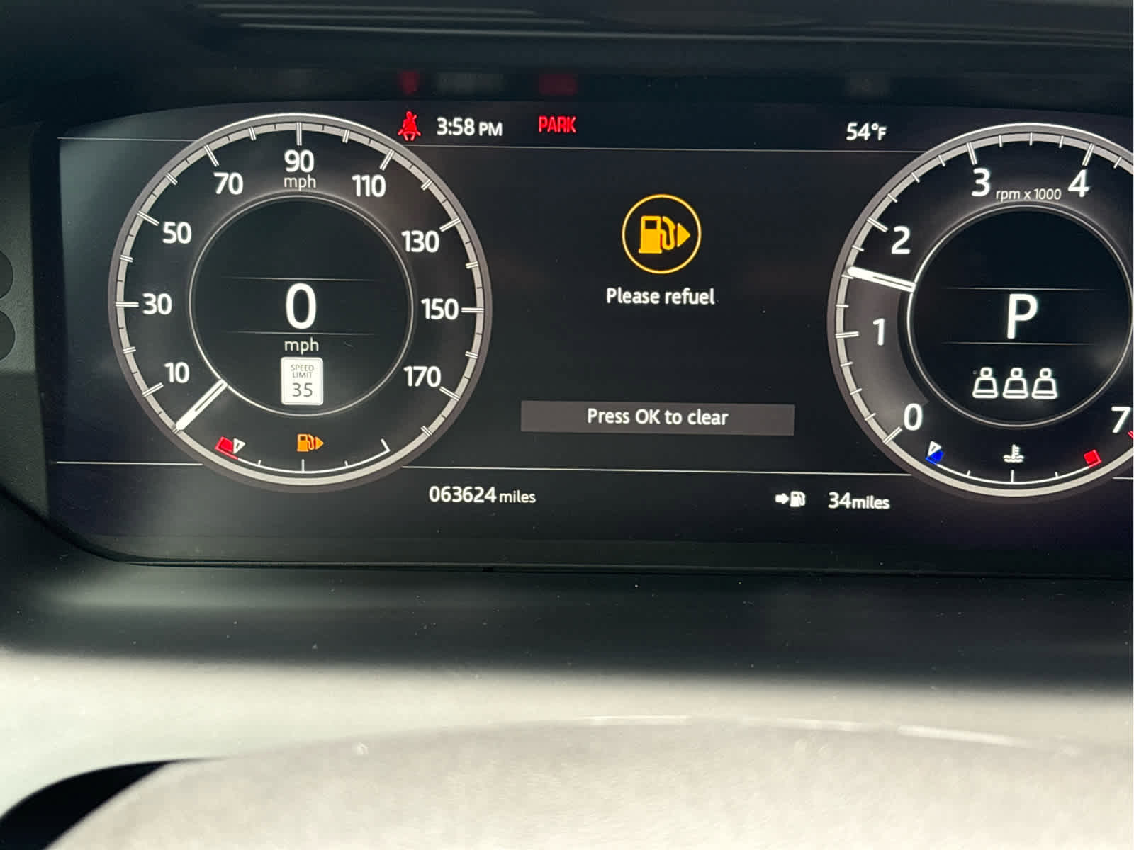 Used 2020 Land Rover Discovery Sport SE image 5