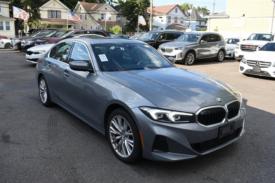 Used 2024 BMW 330i xDrive Sedan w/ Premium Package image 4
