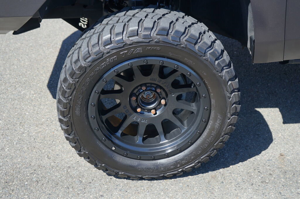 Used 2018 Chevrolet Suburban Premier AWD/4WD image 9