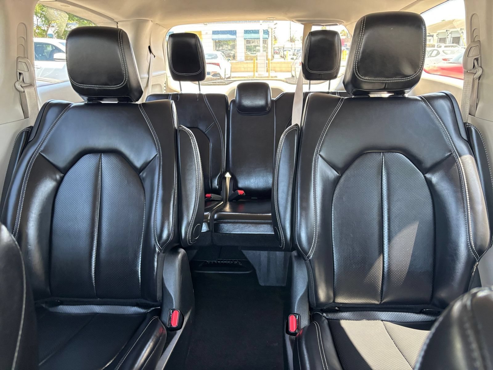 Used 2023 Chrysler Pacifica Touring-L FWD image 40