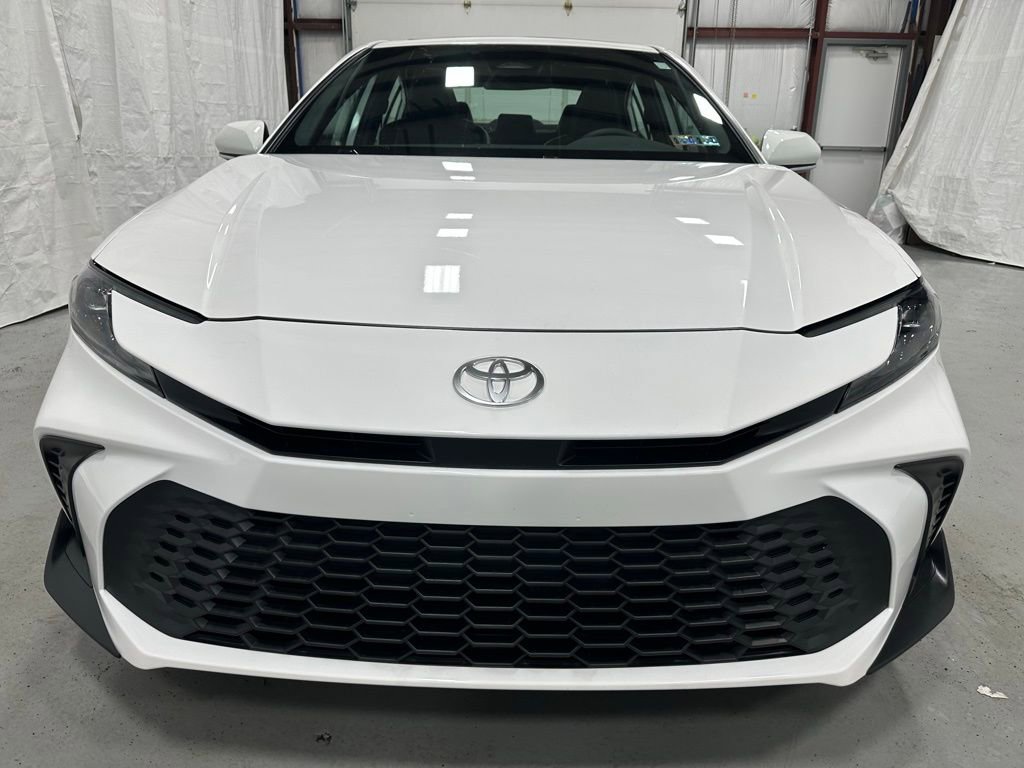 Used 2026 Toyota Camry SE image 2