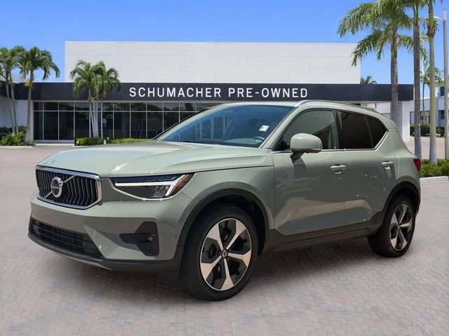 Used 2024 Volvo XC40 B5 Plus AWD/4WD image 3