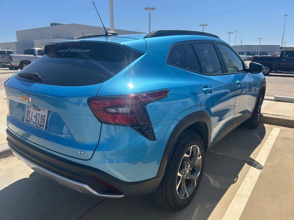 Used 2025 Chevrolet Trax LT w/ LT Convenience Package image 11