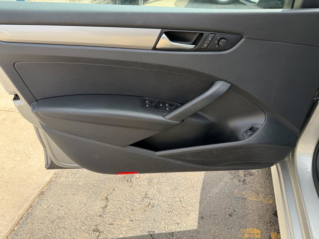 Used 2013 Volkswagen Passat 2.5 S FWD image 12