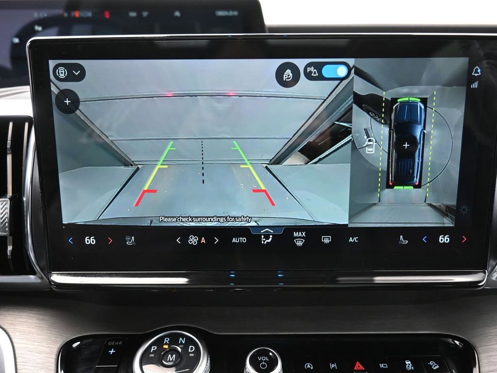 Certified 2025 Ford Expedition Max Platinum AWD/4WD image 4