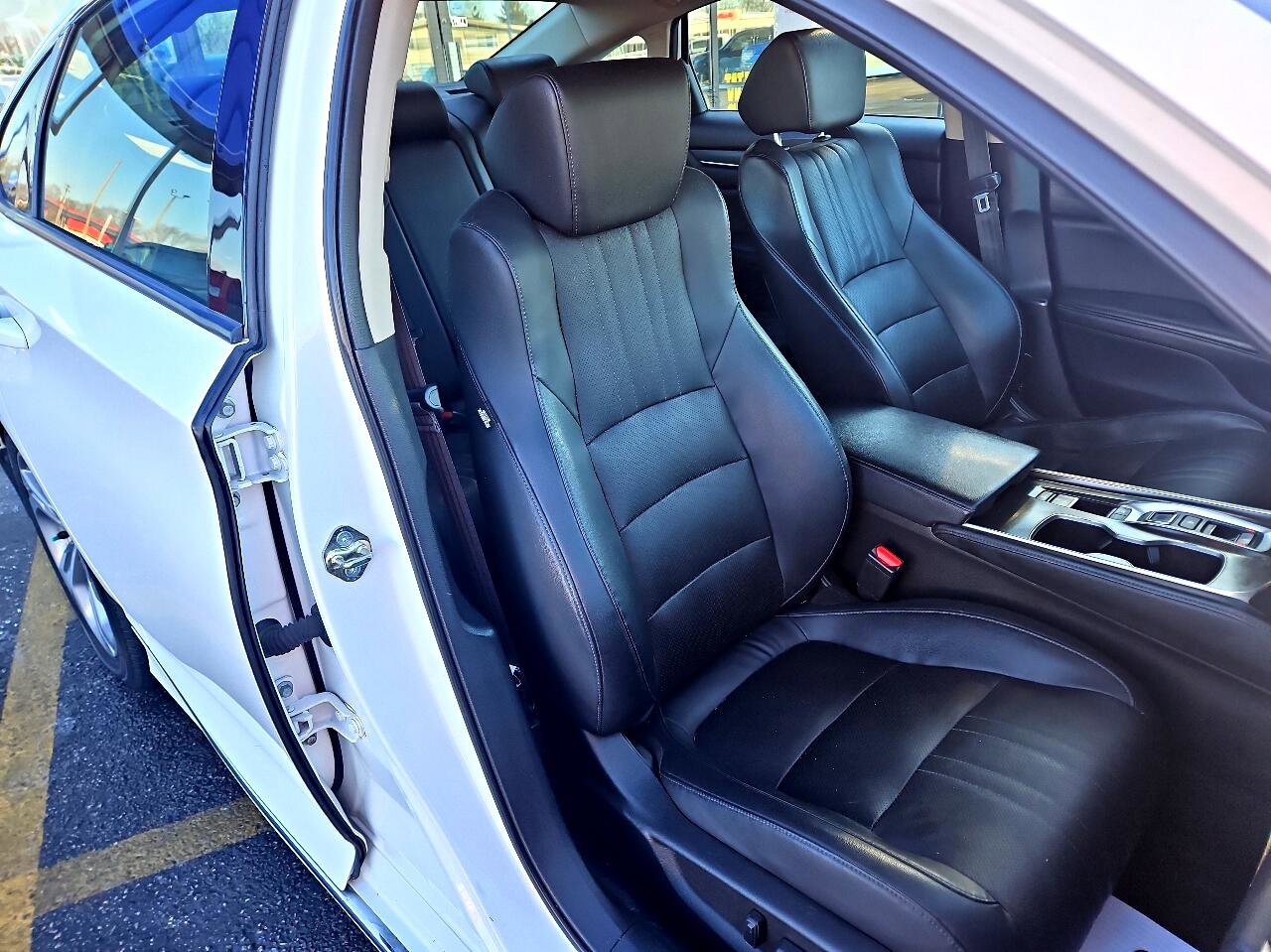 Used 2018 Honda Accord EX-L image 9