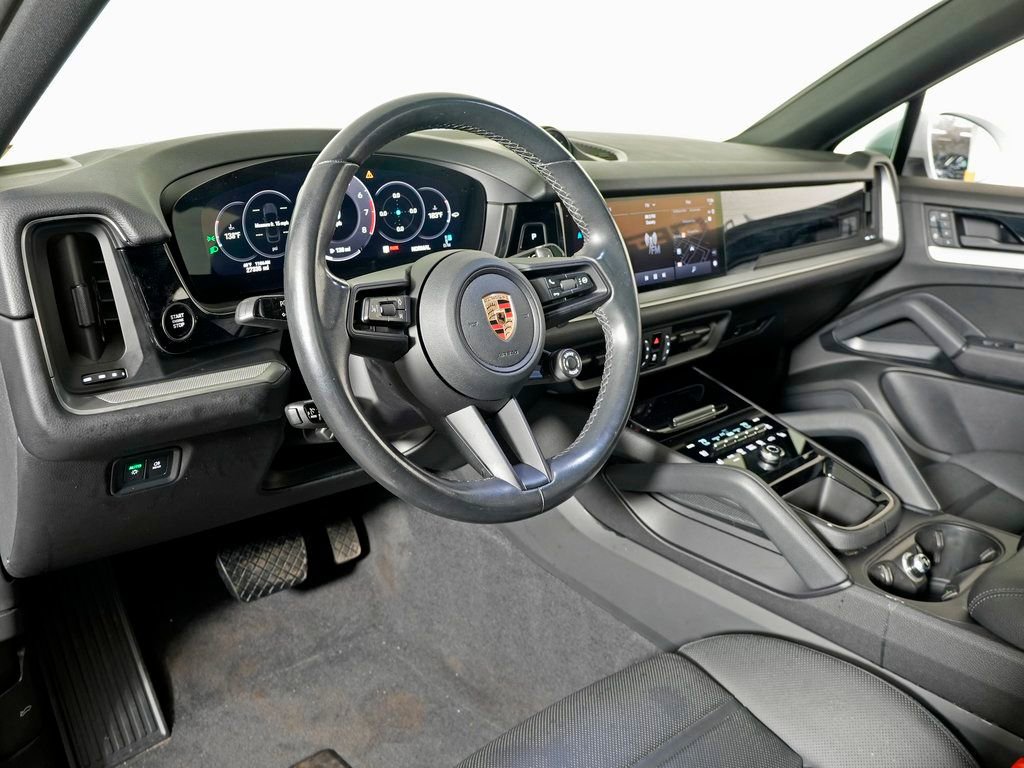 Certified 2024 Porsche Cayenne Coupe AWD/4WD image 4