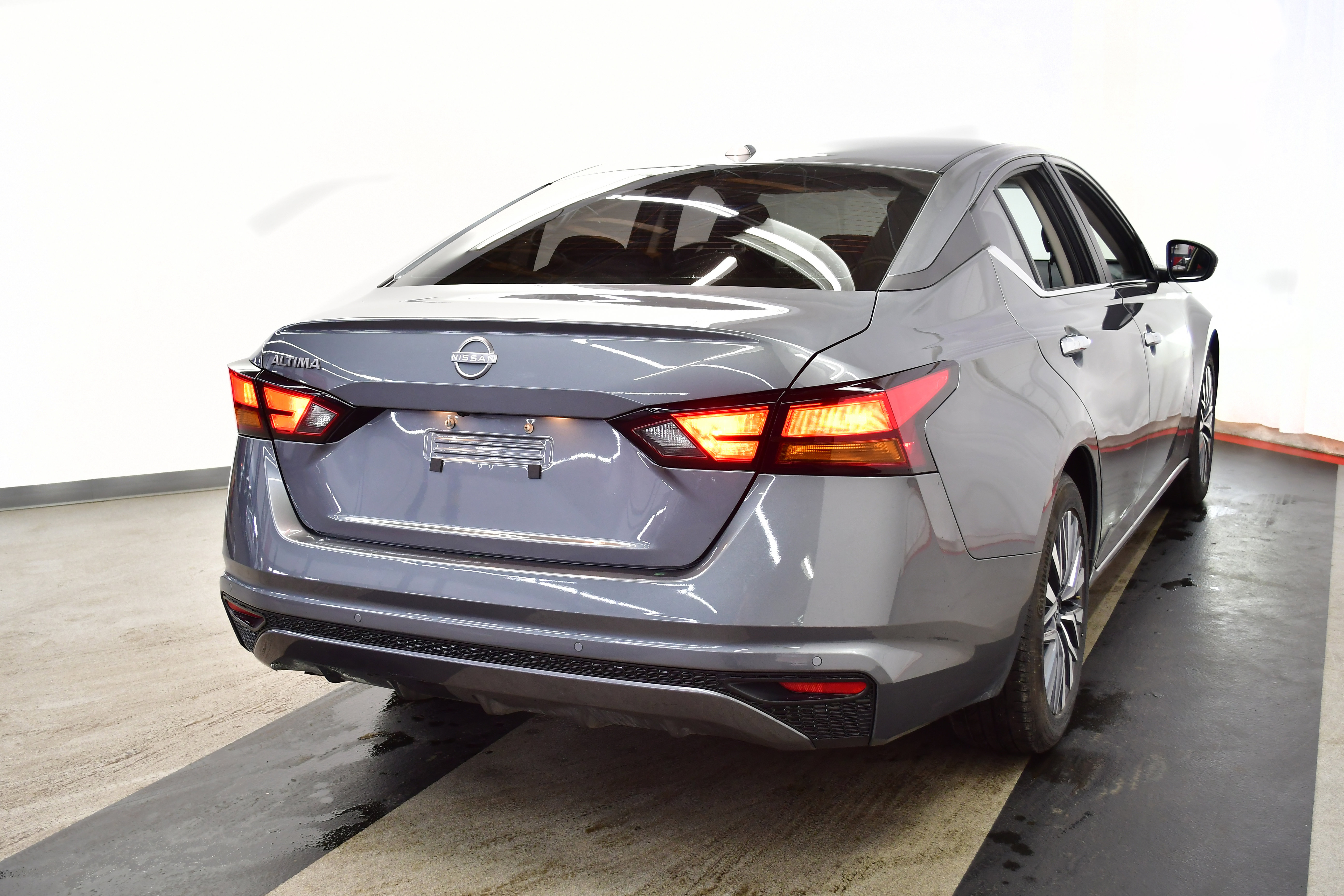 Used 2025 Nissan Altima 2.5 SV image 7