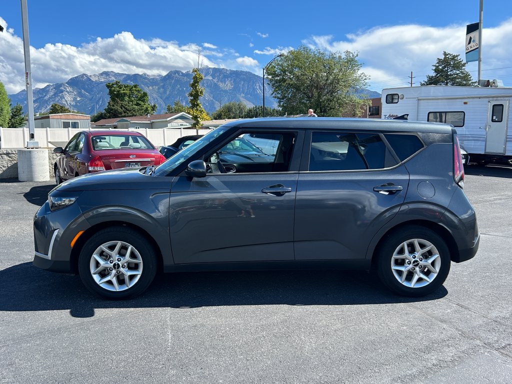 Used 2024 Kia Soul LX w/ Option Group 015 FWD image 7