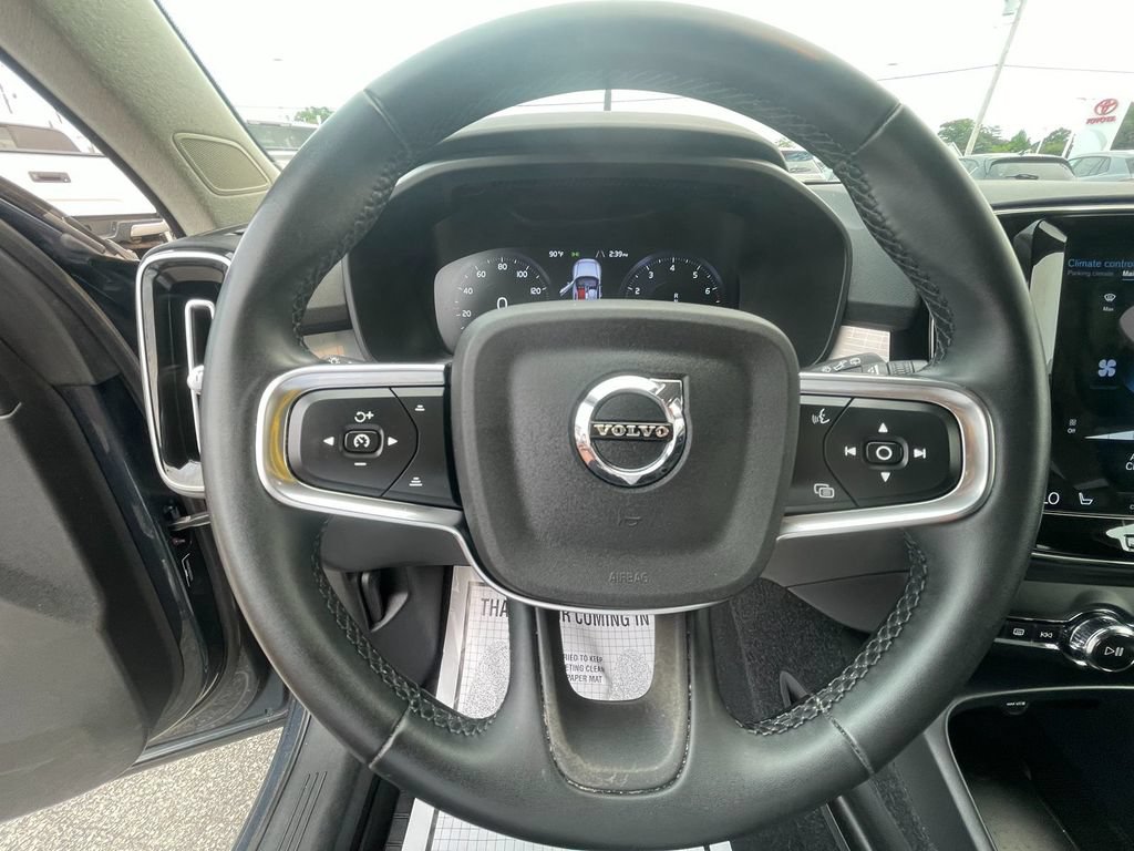 Used 2022 Volvo XC40 T5 Momentum AWD/4WD image 15