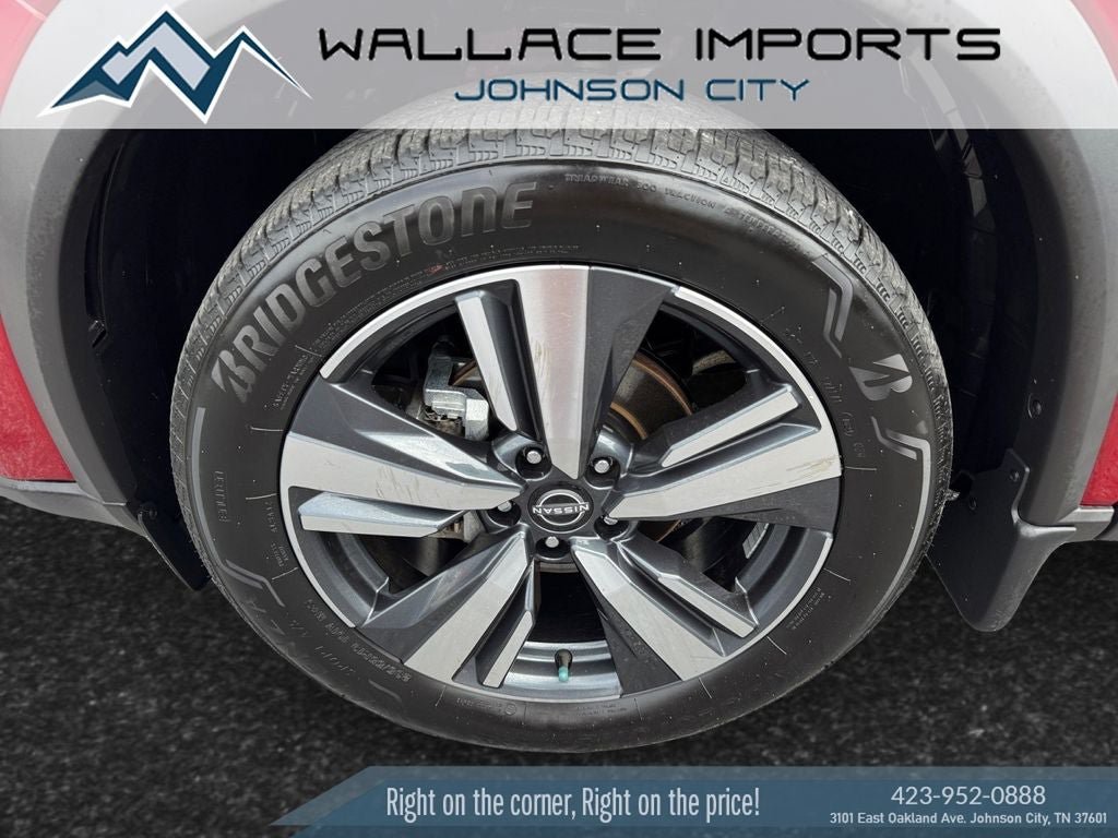 Used 2025 Nissan Rogue SL AWD/4WD image 9