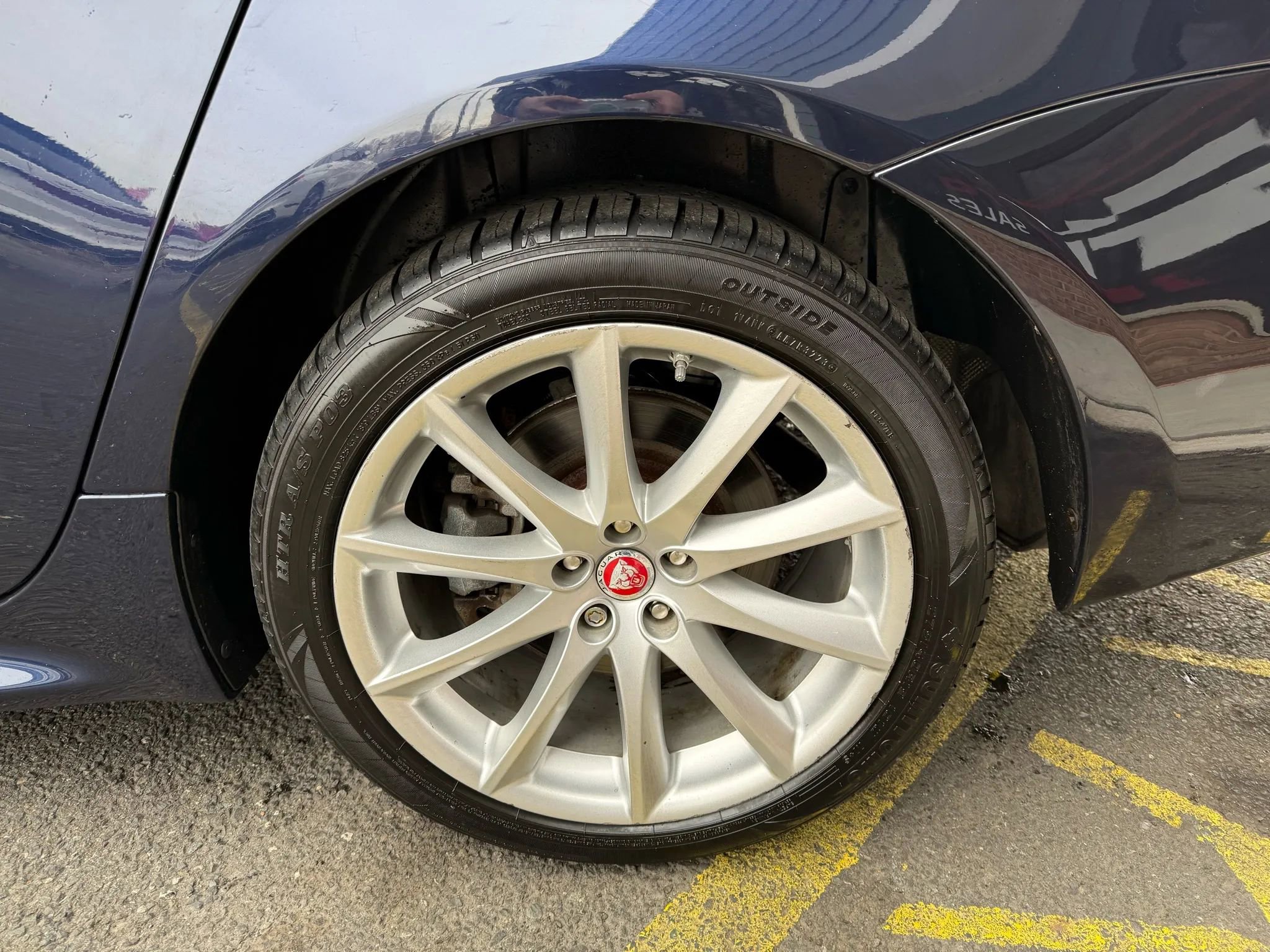 Used 2016 Jaguar XJ R-Sport image 35