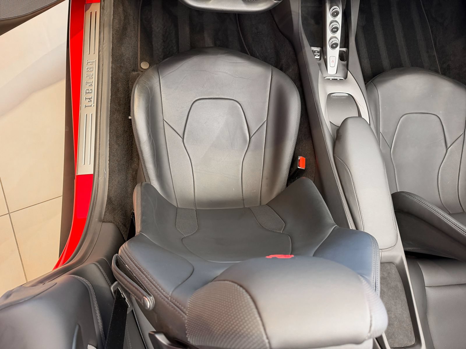 Used 2019 Ferrari Portofino RWD image 10
