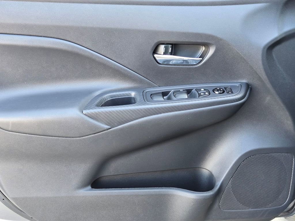Used 2025 Nissan Versa SV image 11