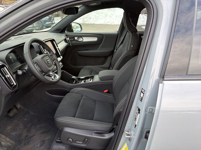 New 2026 Volvo XC40 B5 Ultra w/ Protection Package Premier AWD/4WD image 9