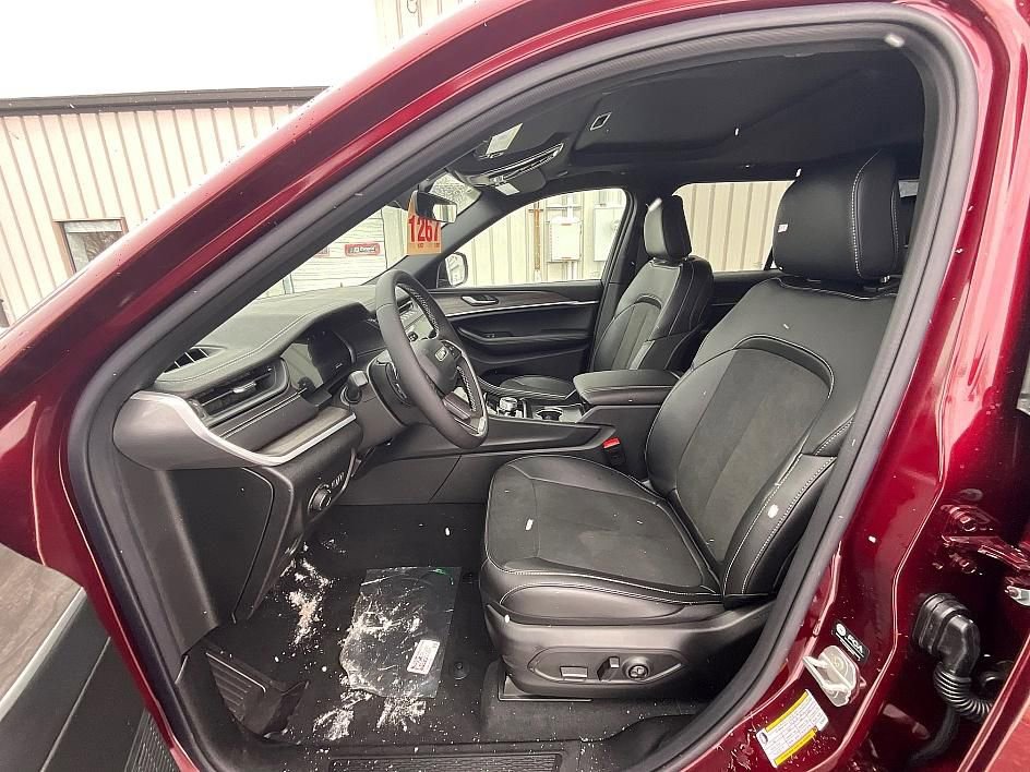 New 2026 Jeep Grand Cherokee Laredo image 14