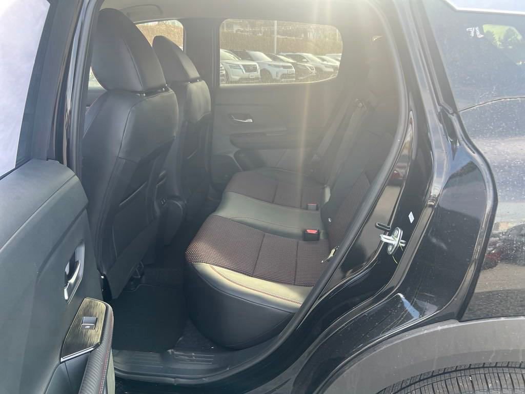 Used 2025 Nissan Kicks SR image 25