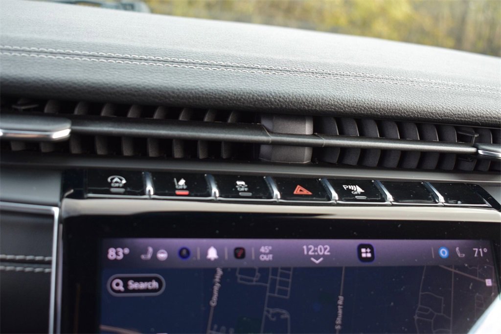 Used 2023 Jeep Grand Cherokee Limited w/ Black Appearance Package image 19