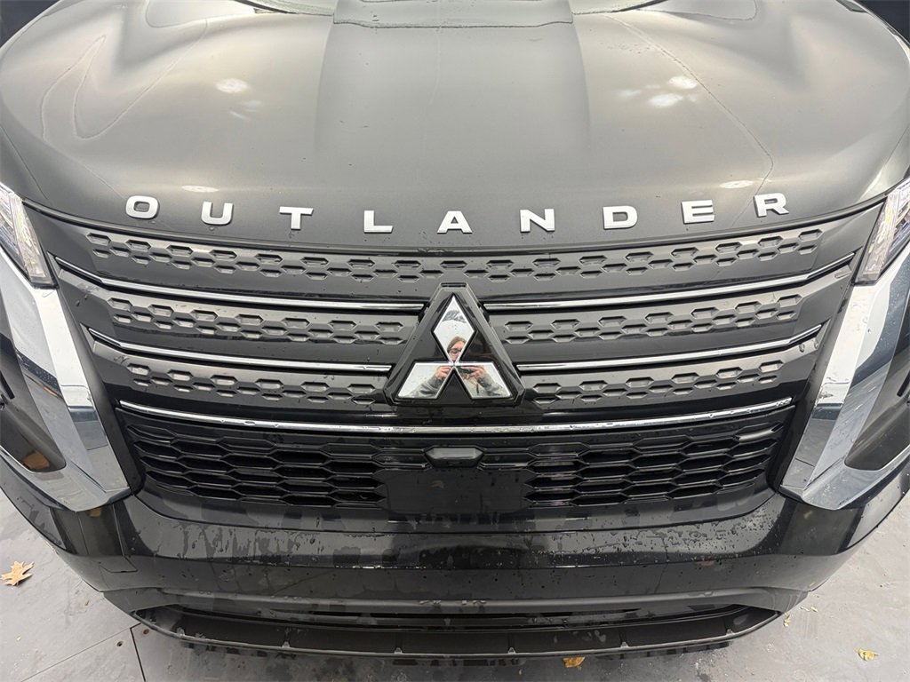 Used 2022 Mitsubishi Outlander ES image 30