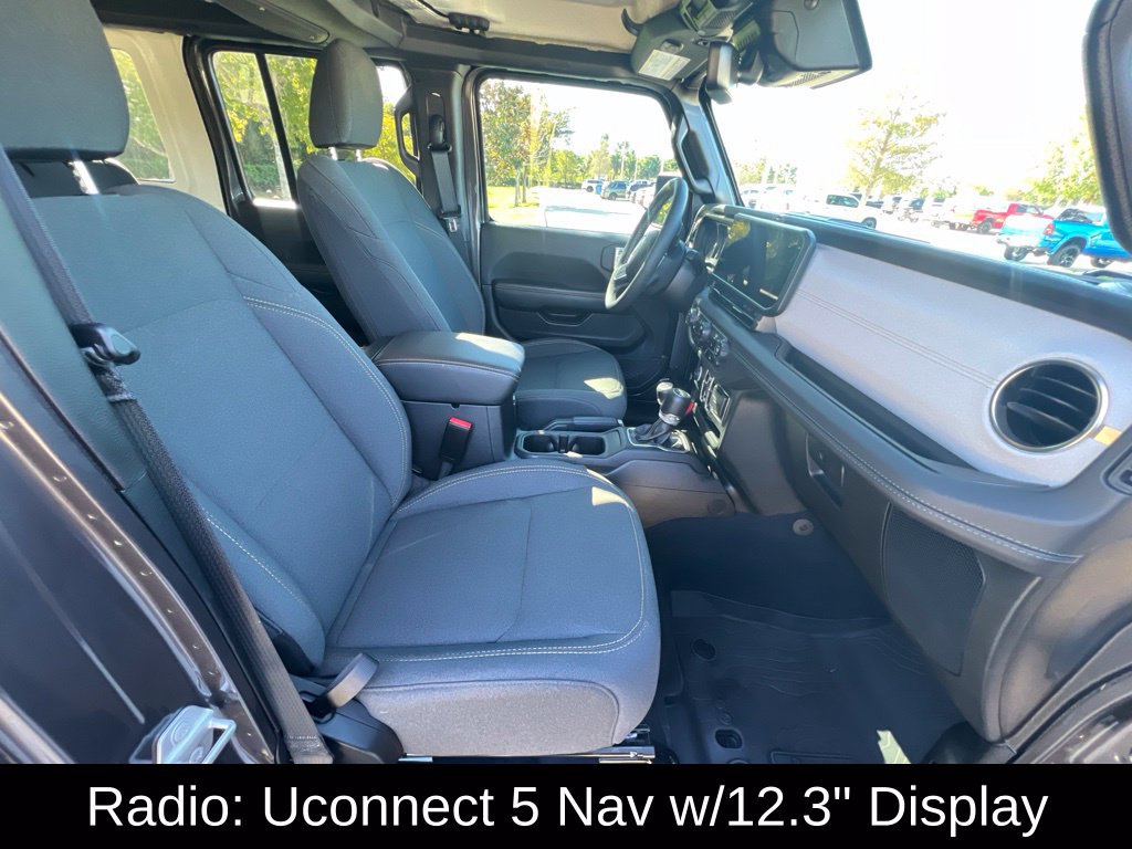 Certified 2025 Jeep Wrangler Unlimited Sahara w/ Technology Group AWD/4WD image 12